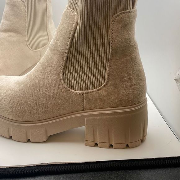 CUSHIONAIRE Women's slip on chelsea boot +Memory Foam SIZE 7 Wide - Picture 8 of 9